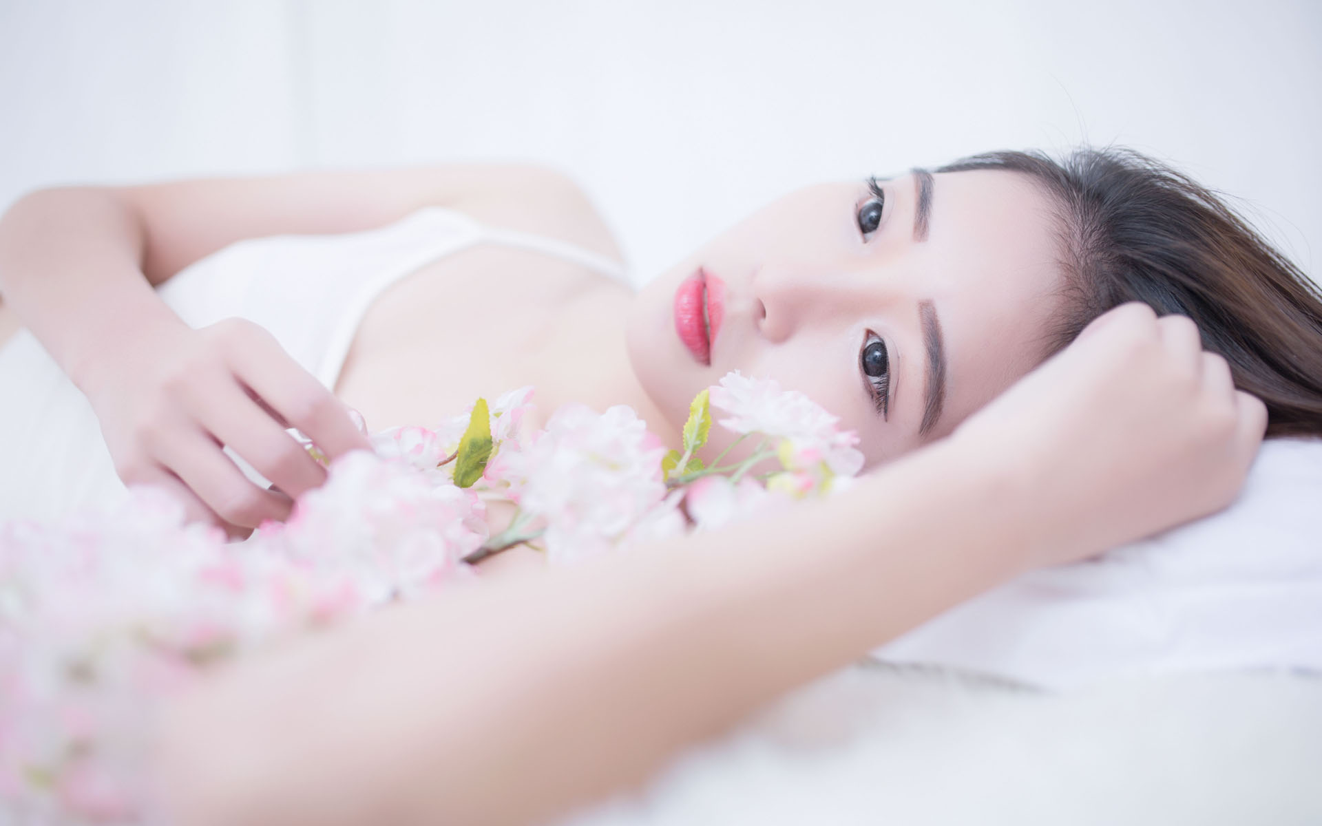 国家移民管理局：上半年免签入境外国人1364万人次，同比上升53.9%